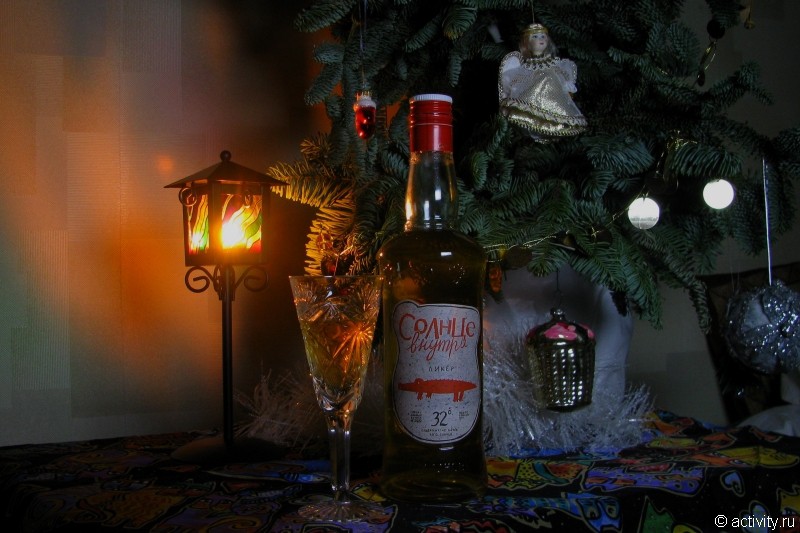 бутылка Ликера 44 в новогоднем антураже